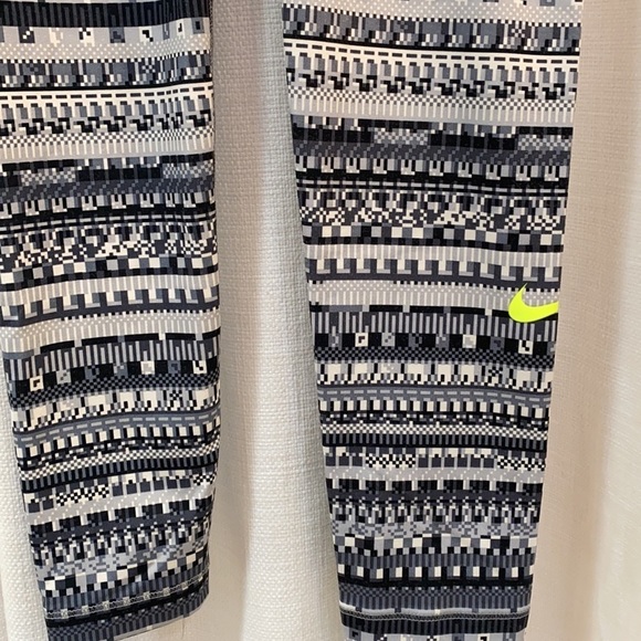 Women’s Nike Pro Dri-Fit Compression Polyester & Spandex Leggings XS - Picture 3 of 5